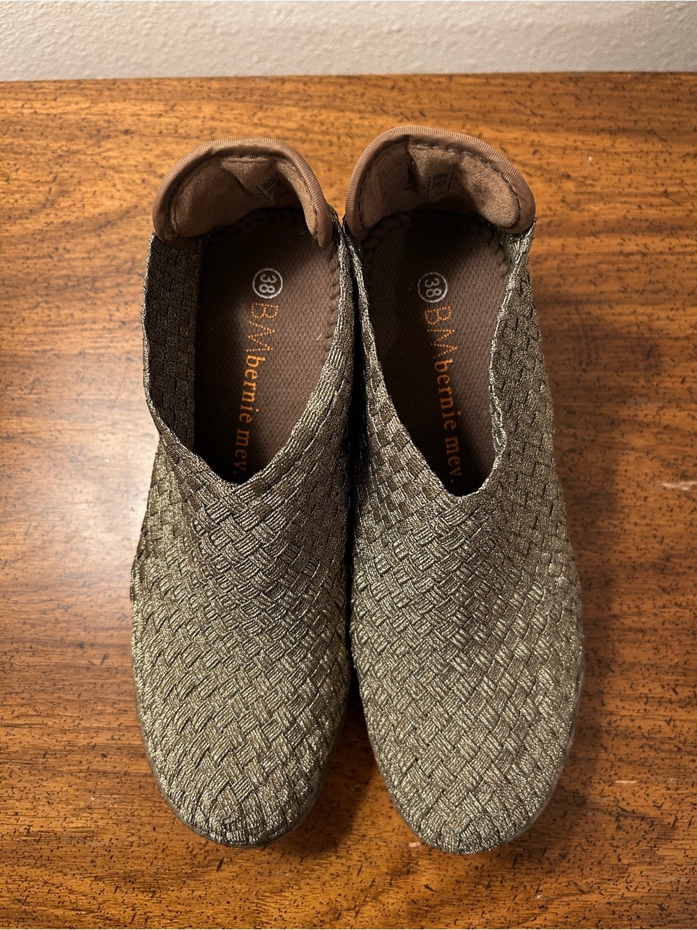 bernie mev. Women’s Woven Slip-On Shoes in metallic gold/bronze